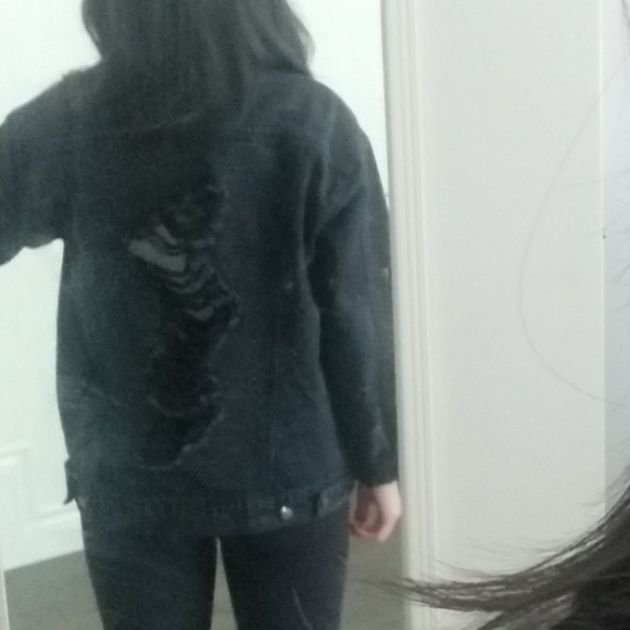 Distressed black denim jacket small - Picture 7 of 7